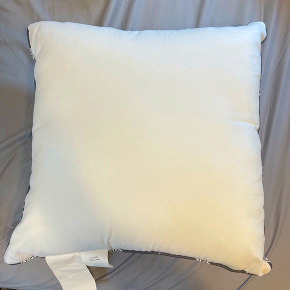 510 Design , 18in x 18in pillow, White and Gray - Picture 2 of 2
